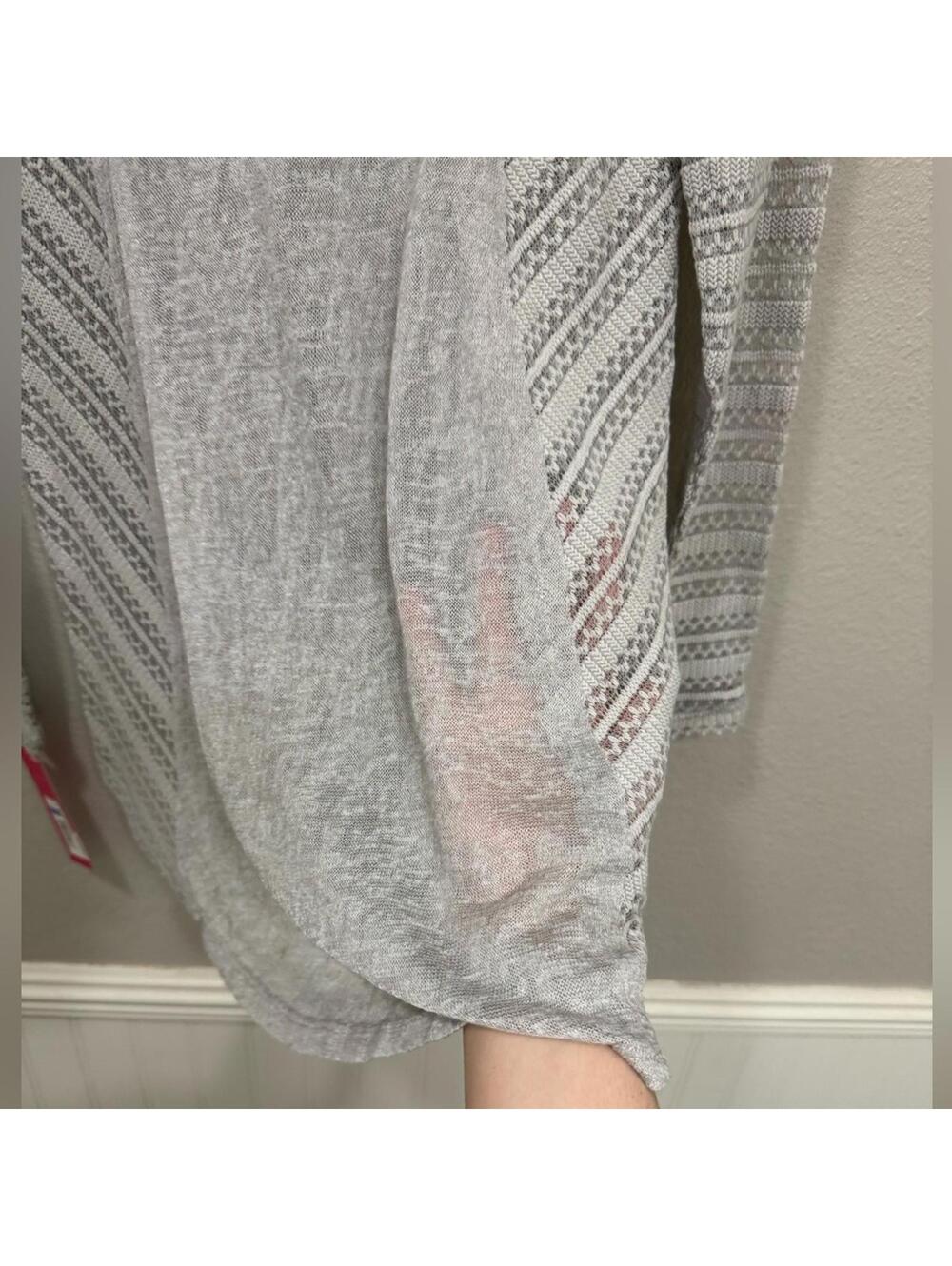 NWT Xhilaration Gray Sheer Lace Boho Flowy Top Large - Picture 5 of 6